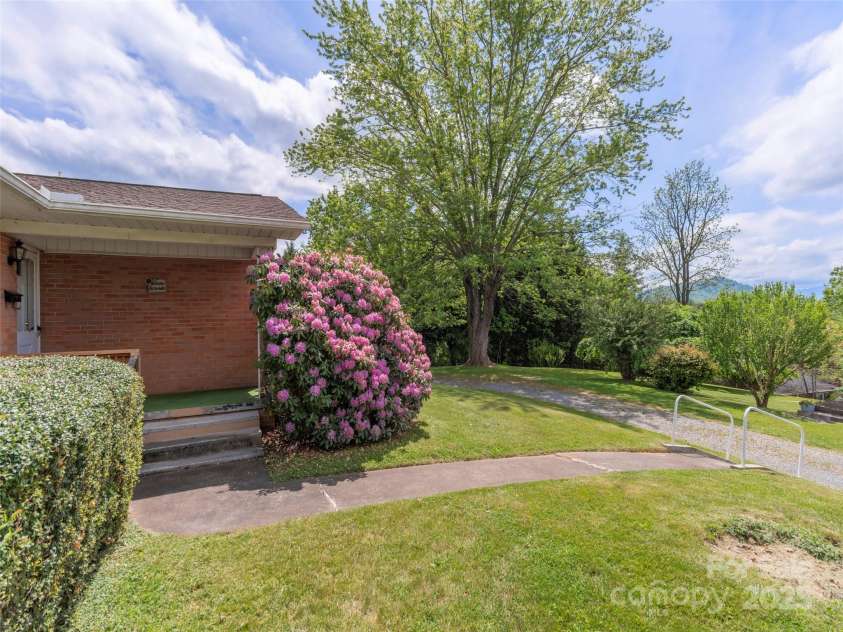 420 Wesley Street, Canton, NC 28716.  MLS# CAR4257656, YatesRealty ID 17597. 