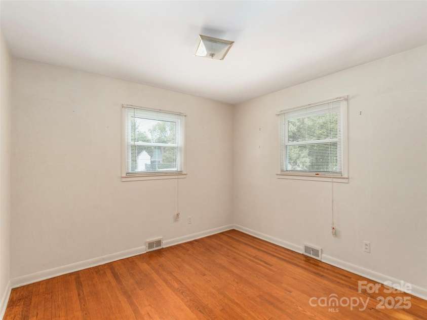 420 Wesley Street, Canton, NC 28716.  MLS# CAR4257656, YatesRealty ID 17597. 