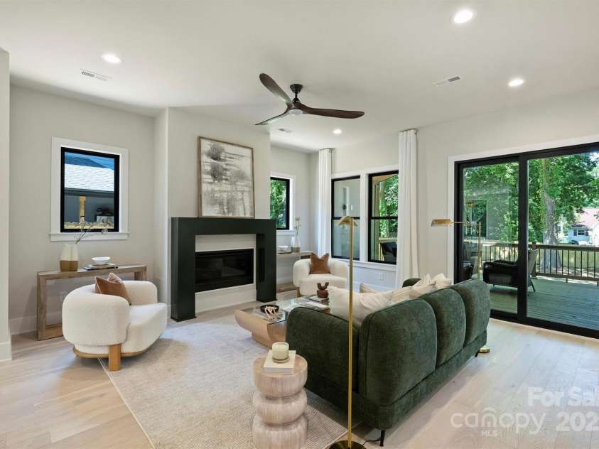 1711 Summey Avenue, Charlotte, NC 28205.  MLS# CAR4256760, YatesRealty ID 17598. Indoor/Outdoor Living
