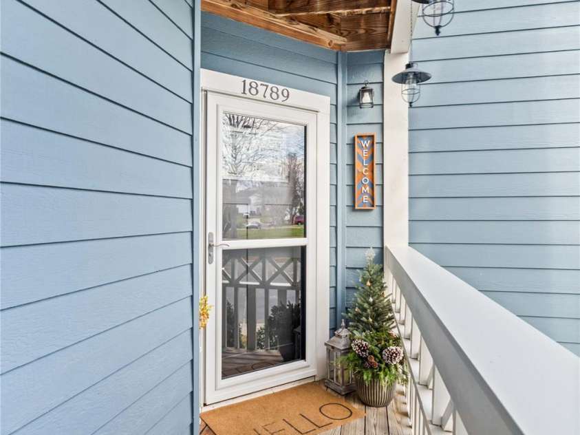 18789 Vineyard Point Lane, Cornelius, NC 28031.  MLS# CAR4336994, YatesRealty ID 17598. 18789 Vineyard Point Ln, Cornelius. MLS 4336994