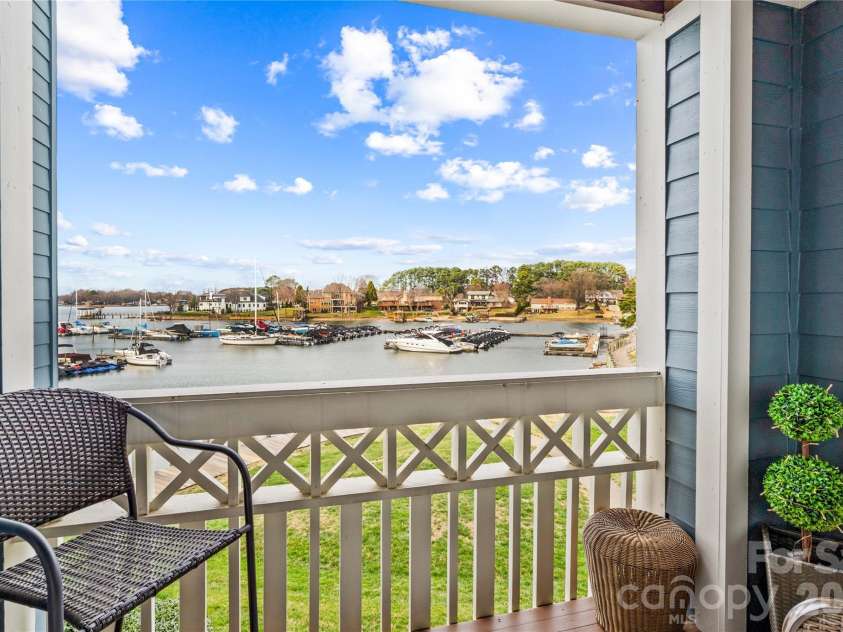 18789 Vineyard Point Lane, Cornelius, NC 28031.  MLS# CAR4336994, YatesRealty ID 17598. 18789 Vineyard Point Ln, Cornelius. MLS 4336994