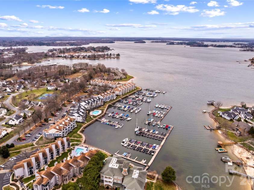 18789 Vineyard Point Lane, Cornelius, NC 28031.  MLS# CAR4336994, YatesRealty ID 17598. 18789 Vineyard Point Ln, Cornelius. MLS 4336994