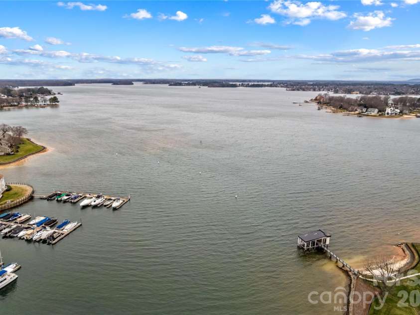 18789 Vineyard Point Lane, Cornelius, NC 28031.  MLS# CAR4336994, YatesRealty ID 17598. 18789 Vineyard Point Ln, Cornelius. MLS 4336994
