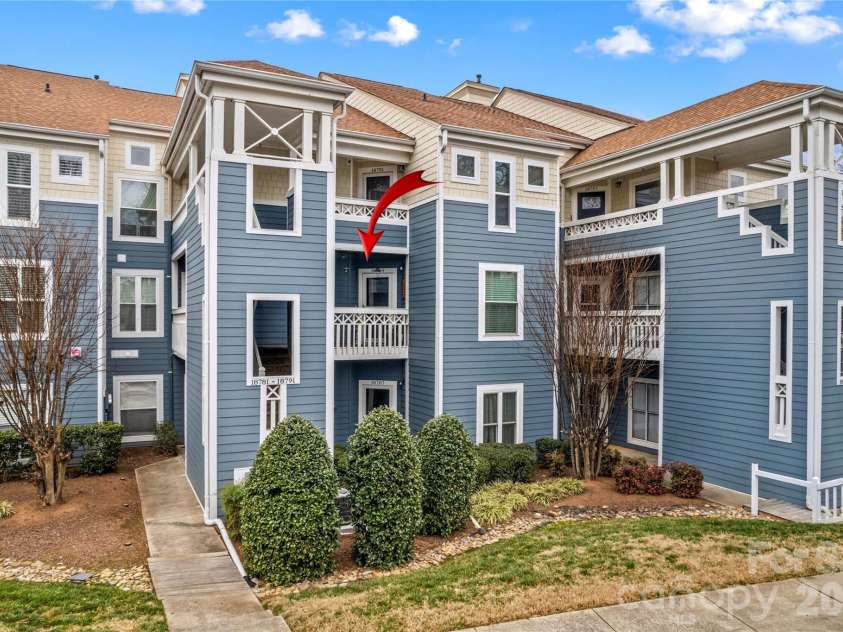 18789 Vineyard Point Lane, Cornelius, NC 28031.  MLS# CAR4336994, YatesRealty ID 17598. 18789 Vineyard Point Ln, Cornelius. MLS 4336994