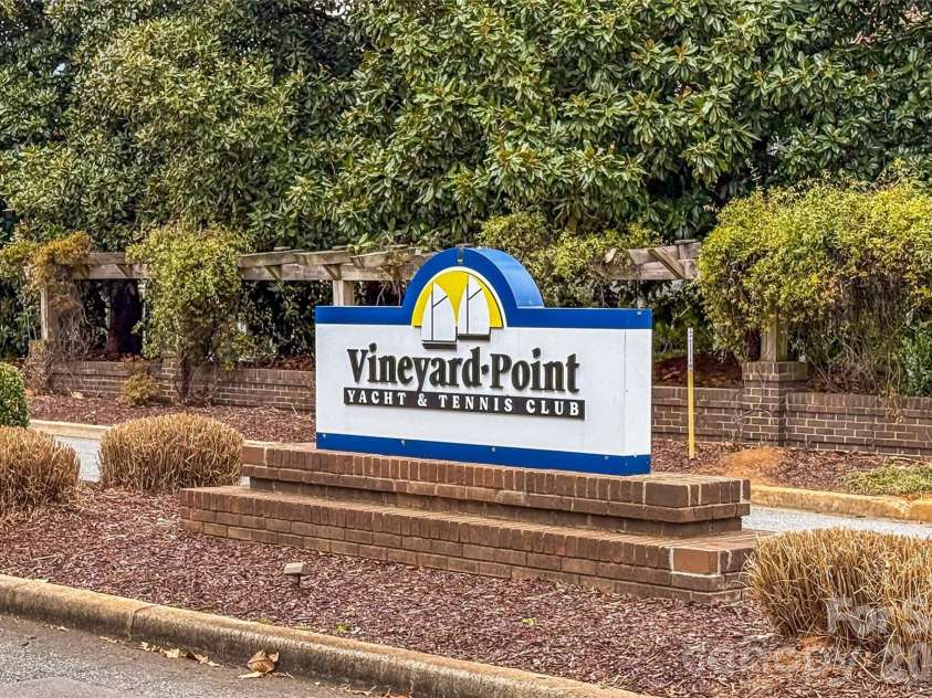 18789 Vineyard Point Lane, Cornelius, NC 28031.  MLS# CAR4336994, YatesRealty ID 17598. 18789 Vineyard Point Ln, Cornelius. MLS 4336994