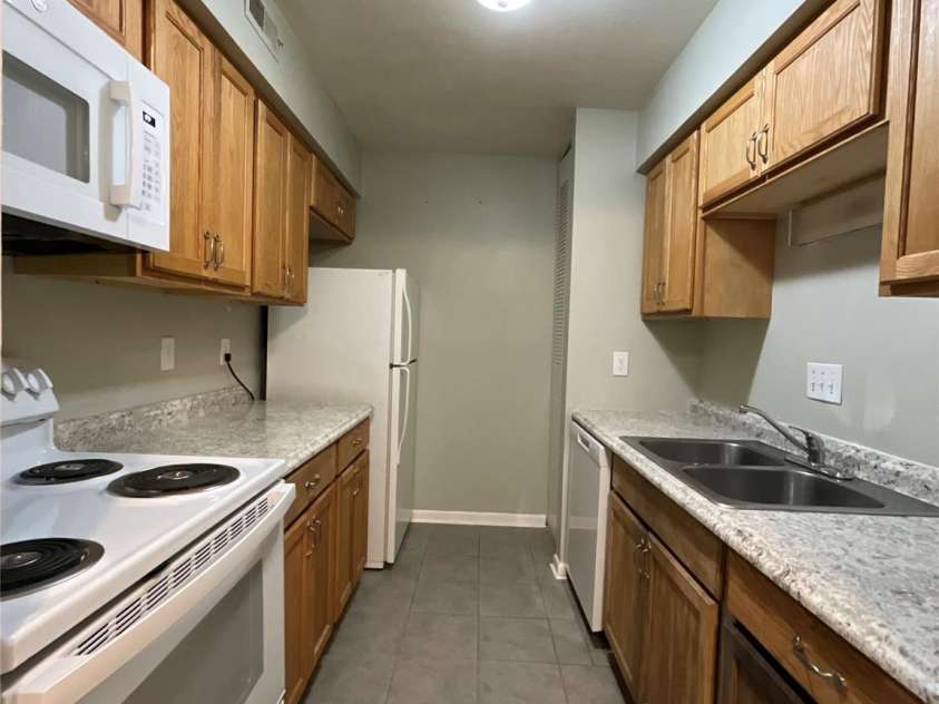 300 Orchard Trace Lane, Charlotte, NC 28213.  MLS# CAR4231871, YatesRealty ID 1760. Kitchen