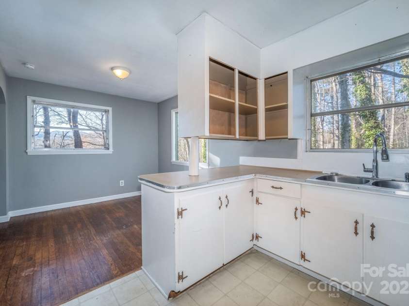 433 Osborne Road, Brevard, NC 28712.  MLS# CAR4330450, YatesRealty ID 1760. 