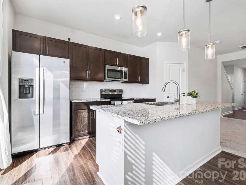 9106 Widden Way, Charlotte, NC 28269.  MLS# CAR4353972, YatesRealty ID 17601. Kitchen