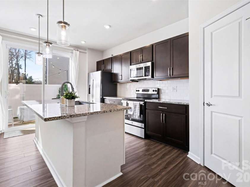 9106 Widden Way, Charlotte, NC 28269.  MLS# CAR4353972, YatesRealty ID 17601. Kitchen