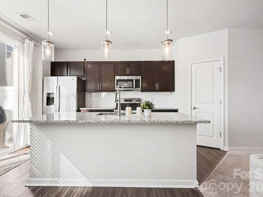 9106 Widden Way, Charlotte, NC 28269.  MLS# CAR4353972, YatesRealty ID 17601. Kitchen