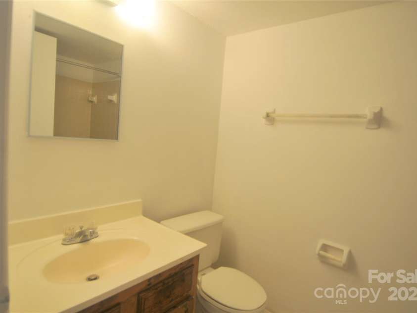 9501-A Shannon Green Drive, Charlotte, NC 28213.  MLS# CAR4266301, YatesRealty ID 17601. 