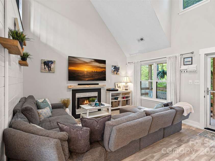 8007 Maxwelton Drive, Huntersville, NC 28078.  MLS# CAR4259243, YatesRealty ID 17603. 