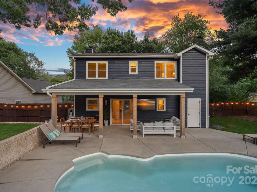 8007 Maxwelton Drive, Huntersville, NC 28078.  MLS# CAR4259243, YatesRealty ID 17603. 