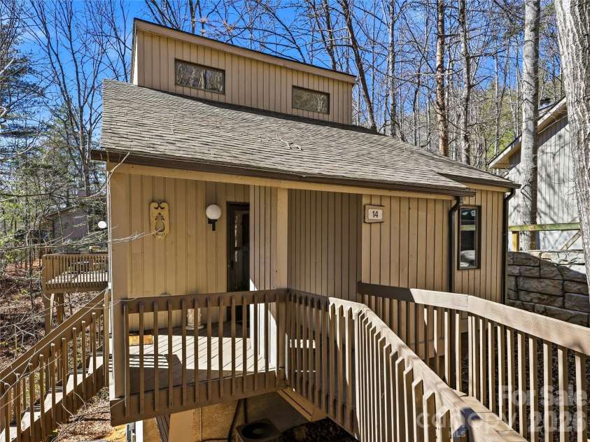14 Cedarwood Drive, Asheville, NC 28803.  MLS# CAR4357475, YatesRealty ID 17604. 