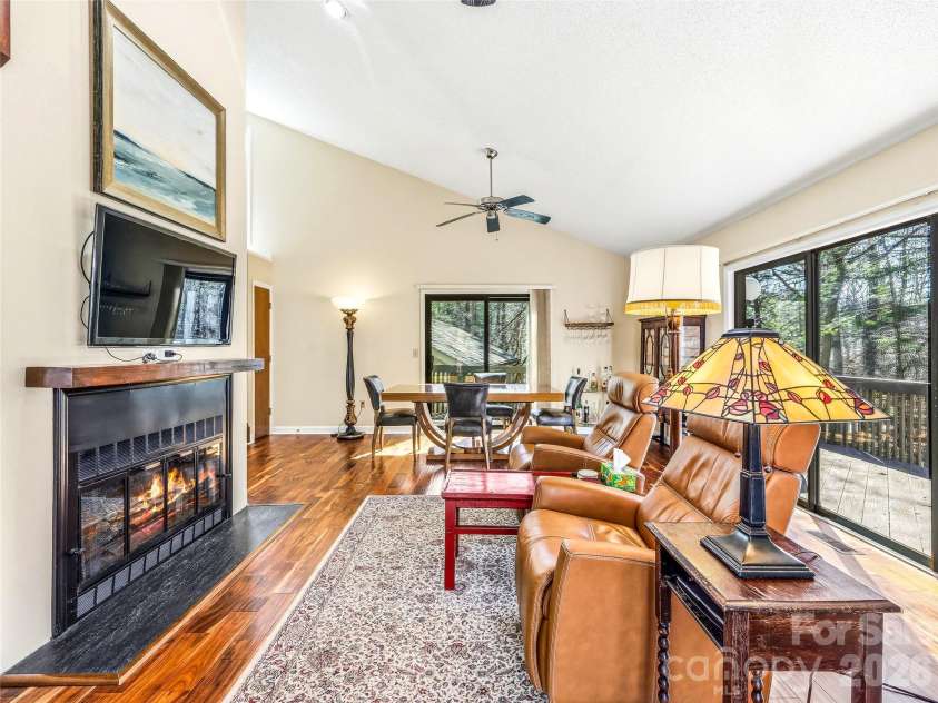 14 Cedarwood Drive, Asheville, NC 28803.  MLS# CAR4357475, YatesRealty ID 17604. 