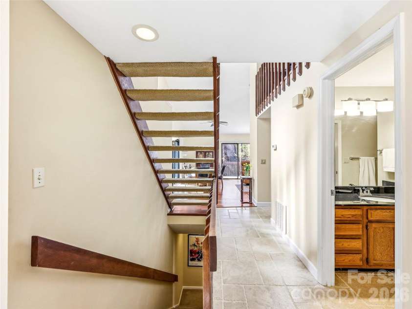 14 Cedarwood Drive, Asheville, NC 28803.  MLS# CAR4357475, YatesRealty ID 17604. 
