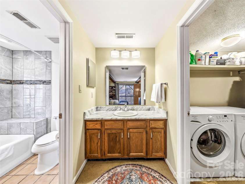14 Cedarwood Drive, Asheville, NC 28803.  MLS# CAR4357475, YatesRealty ID 17604. 