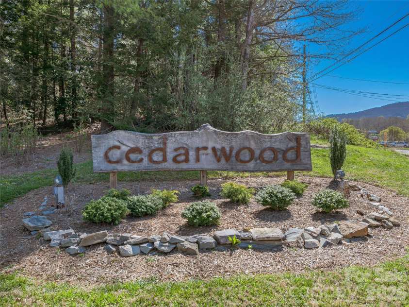 14 Cedarwood Drive, Asheville, NC 28803.  MLS# CAR4357475, YatesRealty ID 17604. 