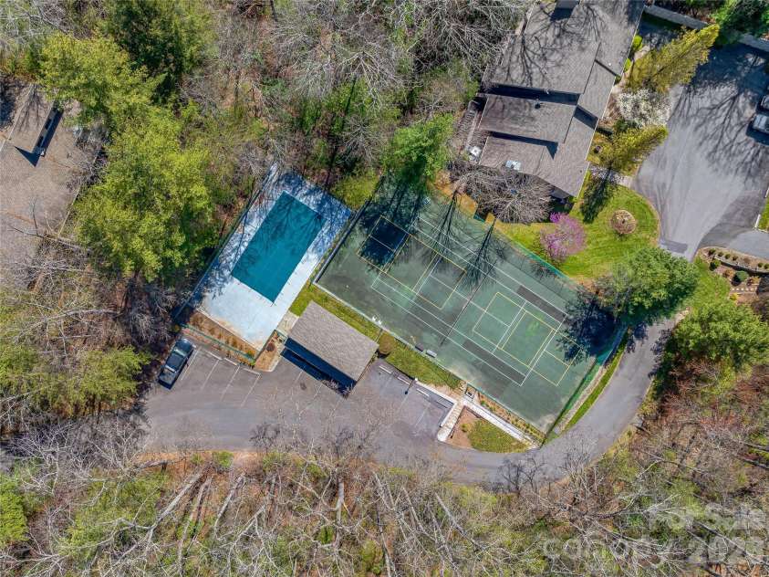14 Cedarwood Drive, Asheville, NC 28803.  MLS# CAR4357475, YatesRealty ID 17604. 