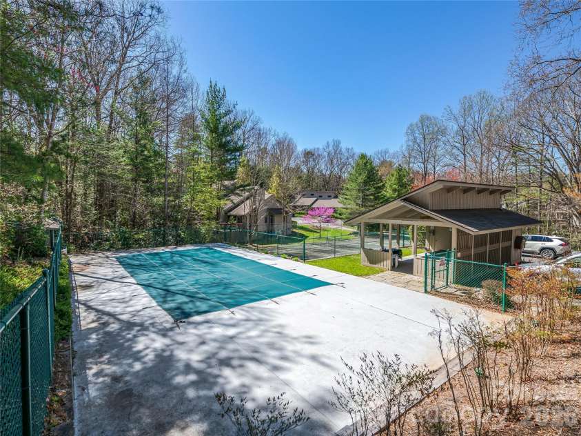 14 Cedarwood Drive, Asheville, NC 28803.  MLS# CAR4357475, YatesRealty ID 17604. Cedarwood pool