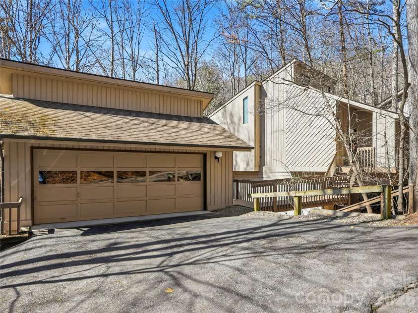 14 Cedarwood Drive, Asheville, NC 28803.  MLS# CAR4357475, YatesRealty ID 17604. Detached 2 Car Garage
