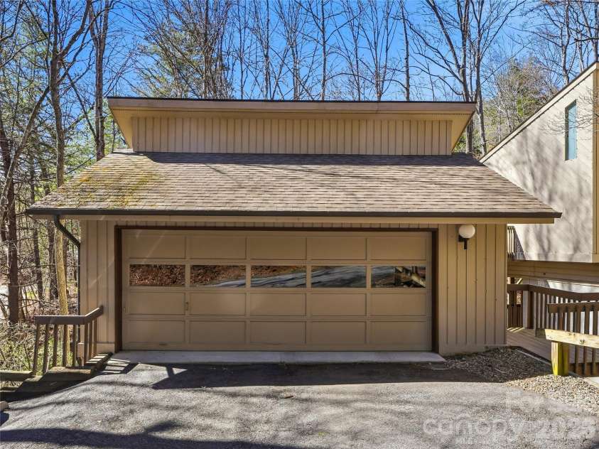 14 Cedarwood Drive, Asheville, NC 28803.  MLS# CAR4357475, YatesRealty ID 17604. Detached 2 car garage