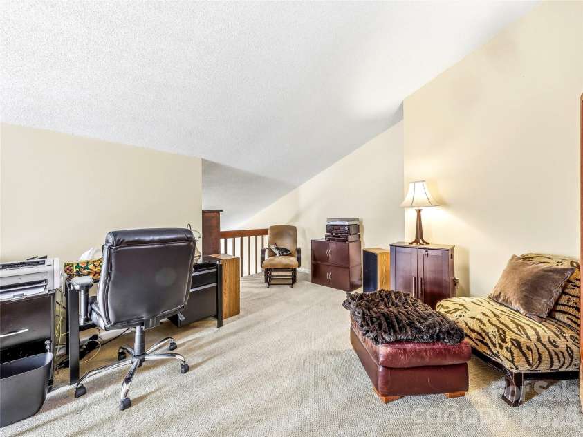 14 Cedarwood Drive, Asheville, NC 28803.  MLS# CAR4357475, YatesRealty ID 17604. Loft - great multi purpose room