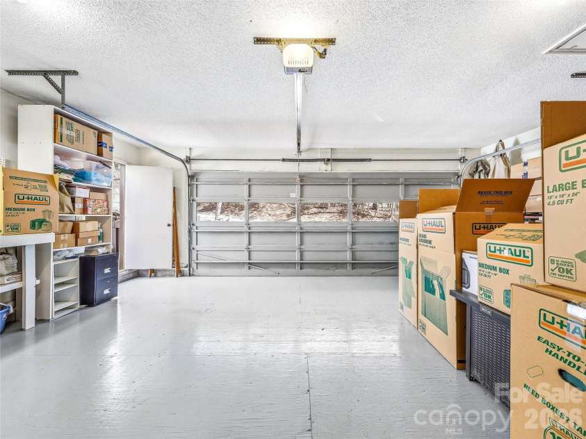 14 Cedarwood Drive, Asheville, NC 28803.  MLS# CAR4357475, YatesRealty ID 17604. Spacious, clean garage
