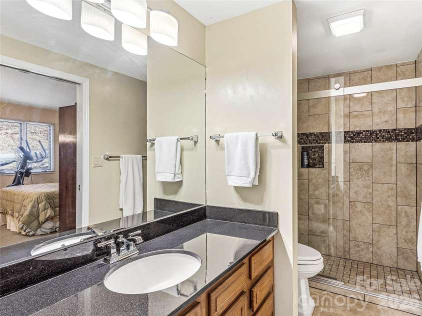 14 Cedarwood Drive, Asheville, NC 28803.  MLS# CAR4357475, YatesRealty ID 17604. Walk in Shower