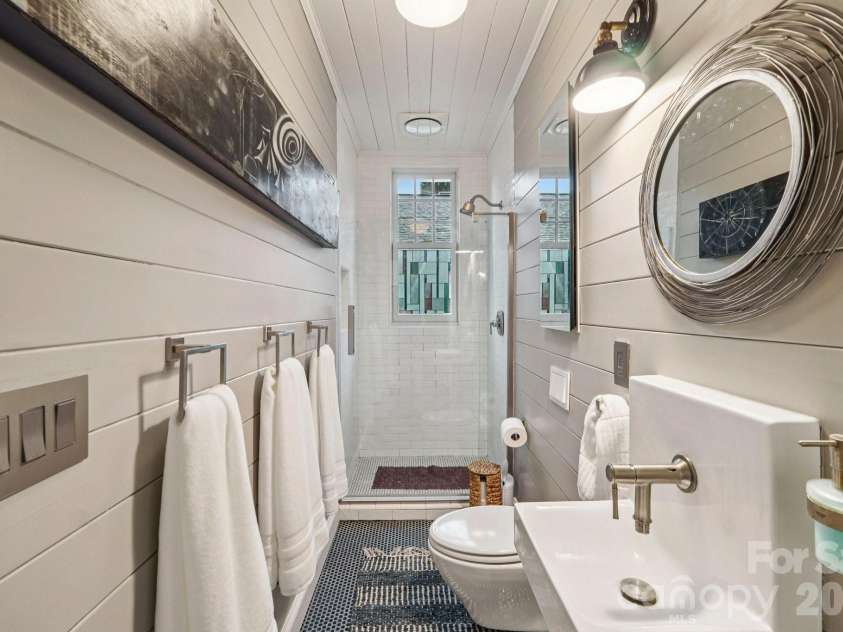 226 Park Avenue, Charlotte, NC 28203.  MLS# CAR4349193, YatesRealty ID 17605. Bath 2