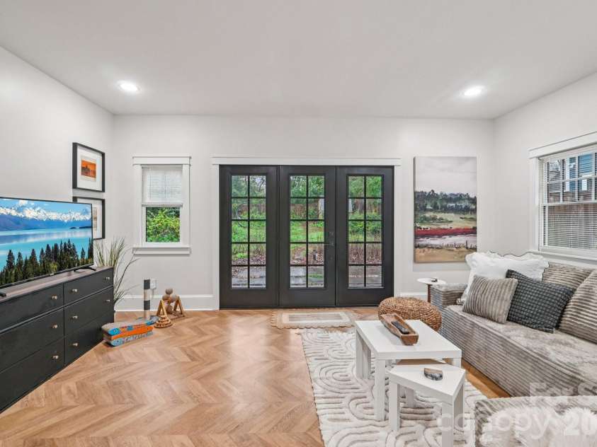 226 Park Avenue, Charlotte, NC 28203.  MLS# CAR4349193, YatesRealty ID 17605. Den