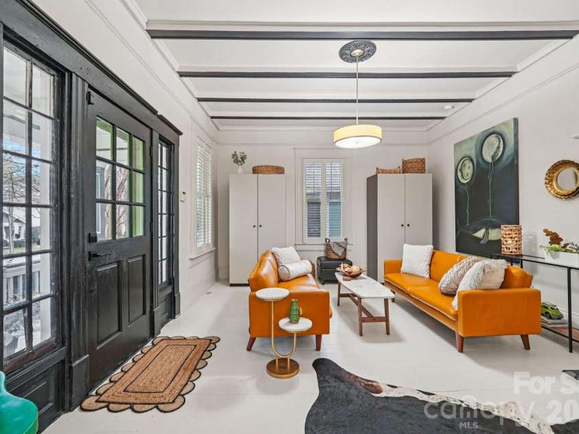 226 Park Avenue, Charlotte, NC 28203.  MLS# CAR4349193, YatesRealty ID 17605. Entry