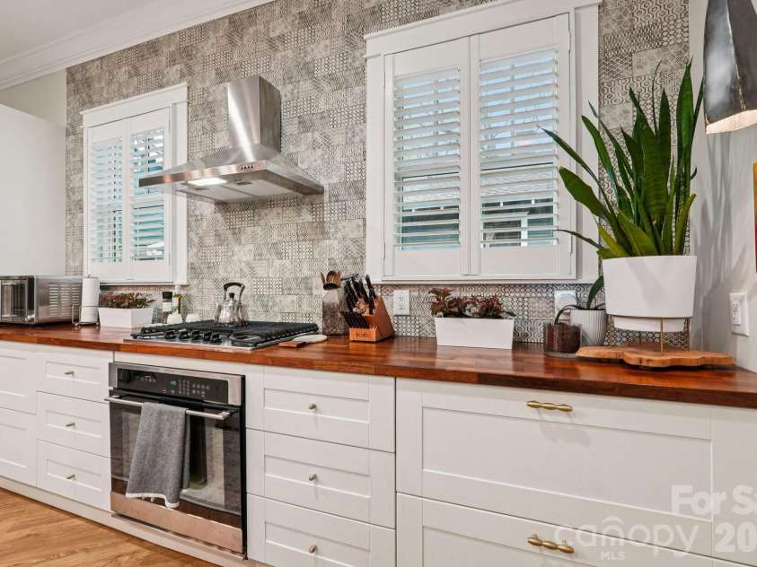 226 Park Avenue, Charlotte, NC 28203.  MLS# CAR4349193, YatesRealty ID 17605. Kitchen 