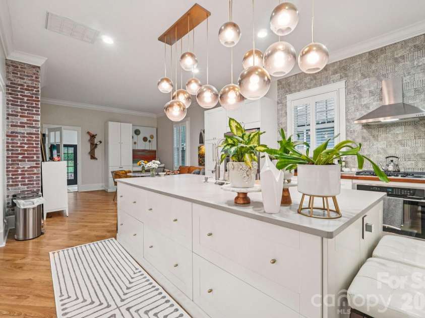 226 Park Avenue, Charlotte, NC 28203.  MLS# CAR4349193, YatesRealty ID 17605. Kitchen