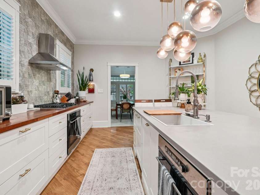 226 Park Avenue, Charlotte, NC 28203.  MLS# CAR4349193, YatesRealty ID 17605. Kitchen