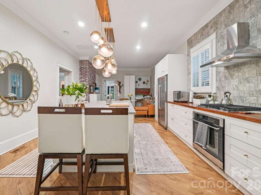 226 Park Avenue, Charlotte, NC 28203.  MLS# CAR4349193, YatesRealty ID 17605. Kitchen