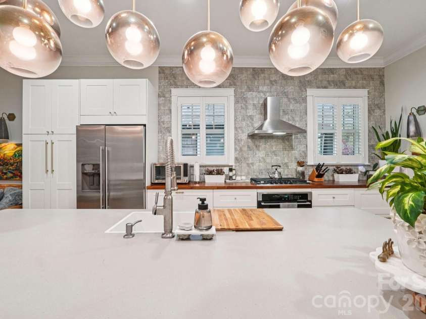 226 Park Avenue, Charlotte, NC 28203.  MLS# CAR4349193, YatesRealty ID 17605. Kitchen