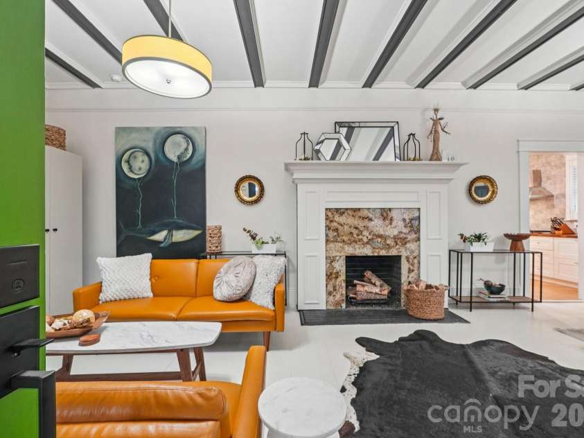 226 Park Avenue, Charlotte, NC 28203.  MLS# CAR4349193, YatesRealty ID 17605. Living Room