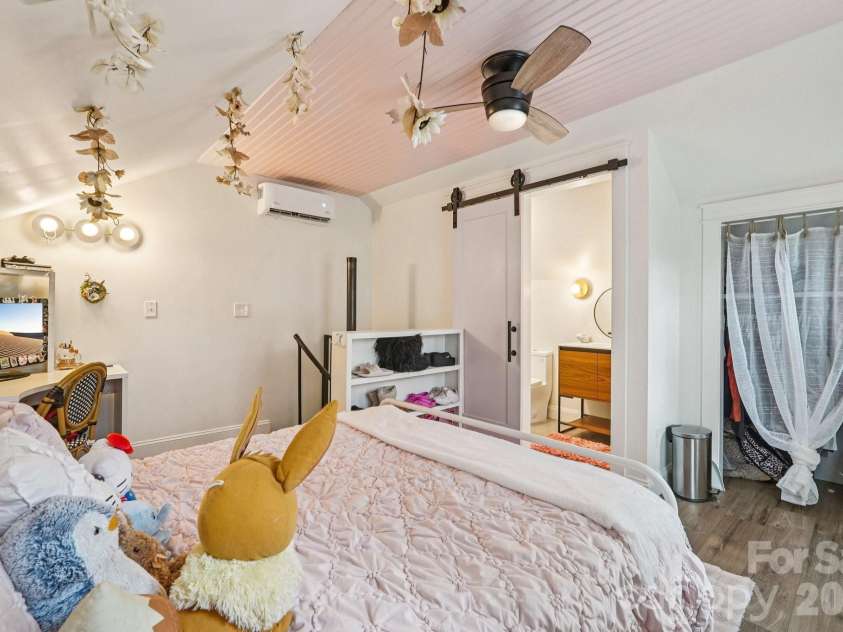 226 Park Avenue, Charlotte, NC 28203.  MLS# CAR4349193, YatesRealty ID 17605. Perfect teen room, home office, guest quarters
