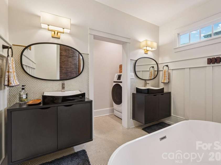 226 Park Avenue, Charlotte, NC 28203.  MLS# CAR4349193, YatesRealty ID 17605. Primary Bath with dual vanities