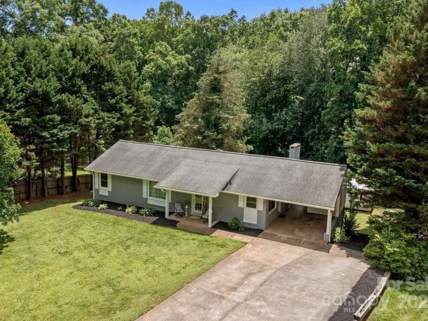 312 Walton Drive, Statesville, NC 28625.  MLS# CAR4261581, YatesRealty ID 17606. 