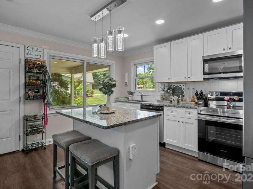 312 Walton Drive, Statesville, NC 28625.  MLS# CAR4261581, YatesRealty ID 17606. 