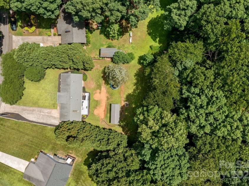 312 Walton Drive, Statesville, NC 28625.  MLS# CAR4261581, YatesRealty ID 17606. 