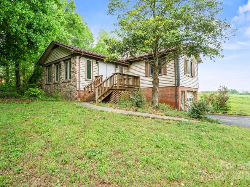 1205 Southwood Drive, Newton, NC 28658.  MLS# CAR4252011, YatesRealty ID 17607. 