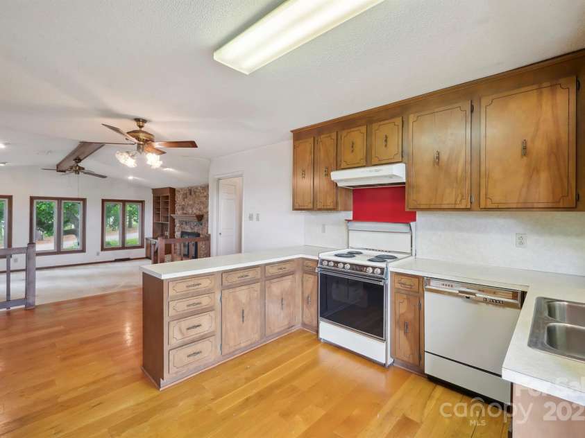 1205 Southwood Drive, Newton, NC 28658.  MLS# CAR4252011, YatesRealty ID 17607. 