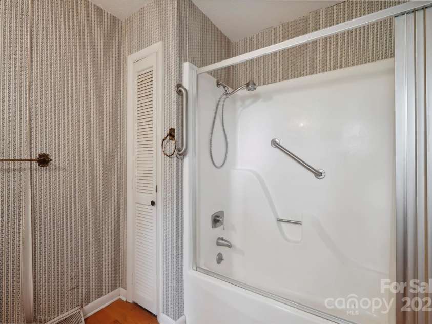 1205 Southwood Drive, Newton, NC 28658.  MLS# CAR4252011, YatesRealty ID 17607. 