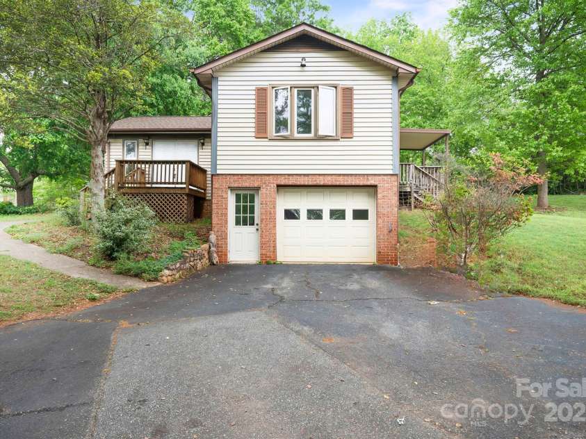 1205 Southwood Drive, Newton, NC 28658.  MLS# CAR4252011, YatesRealty ID 17607. 