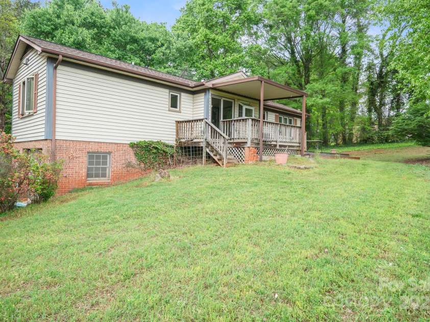 1205 Southwood Drive, Newton, NC 28658.  MLS# CAR4252011, YatesRealty ID 17607. 