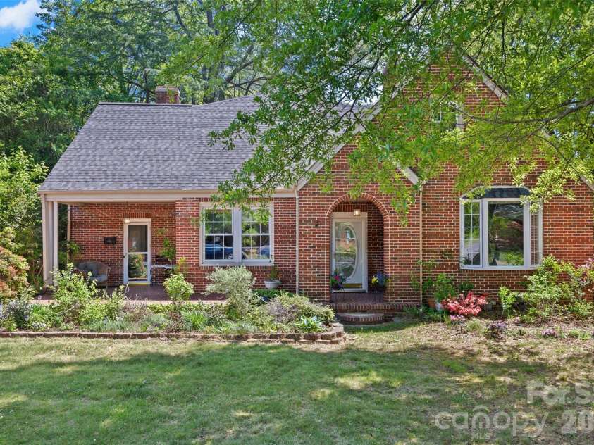 205 Thompson Street, Shelby, NC 28150.  MLS# CAR4362841, YatesRealty ID 17607. 