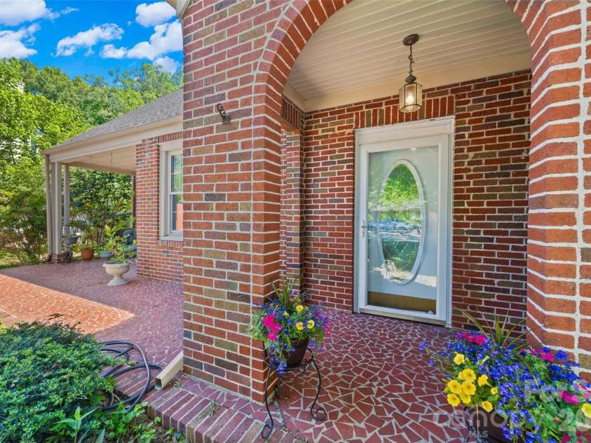 205 Thompson Street, Shelby, NC 28150.  MLS# CAR4362841, YatesRealty ID 17607. 